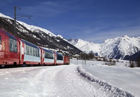 Classic Glacier Express at Christmas