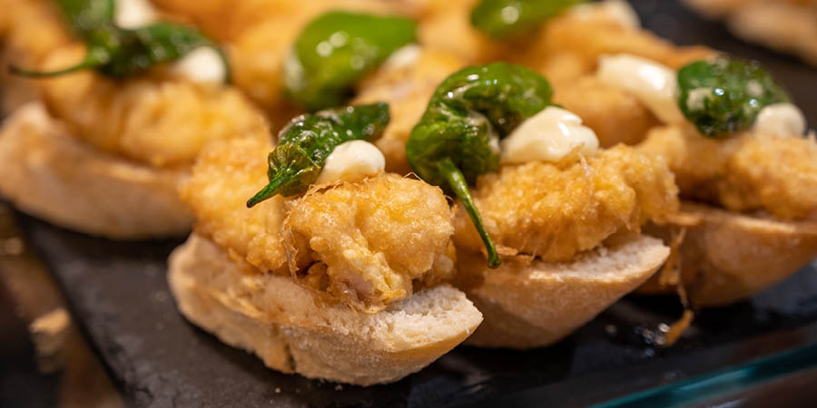 Savouring a pintxos dinner in Hondarribia